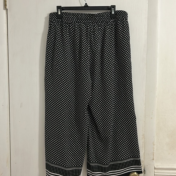 NWOT Max Studio Women Black/White Polka Dot Stretchy Wide Leg crop Pants - Picture 7 of 9